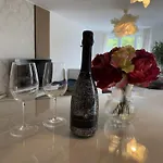 Luxury Residence Res - With Parking