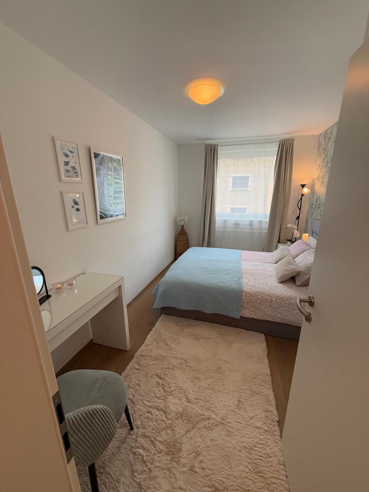 Luxury Res - With Parking Apartment *